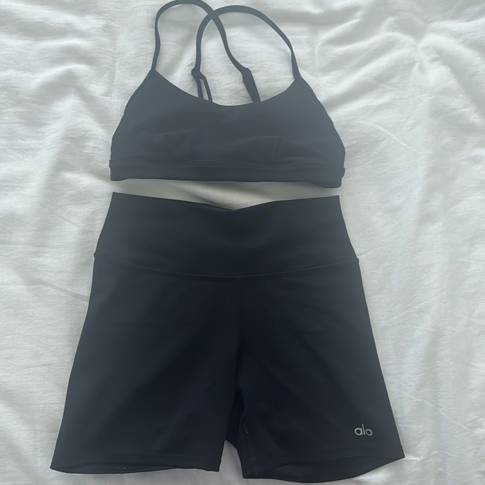 Alo 5" Airbrush High-Waist Biker Short and Airlift Intrigue Bra BUNDLE